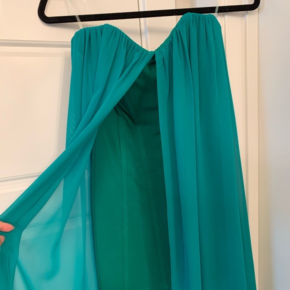 Sultry Cocktail Dress: Once Worn, Size XS - Make a Statement! - Picture 4 of 7